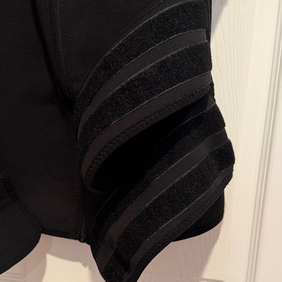 Black Women’s Sports Workout Vest - Picture 8 of 12